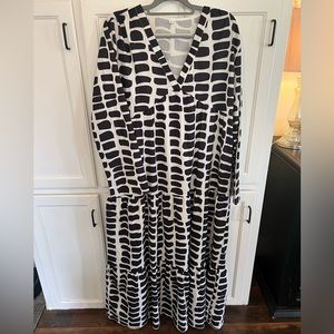 Maxi Dress - V neck, XXL, polyester material, boutique brand.